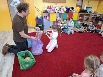 ce7d0b9c-0f4a-4135-8c65-f107d00e5b42