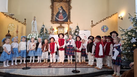 KOLĘDOWANIE W KOŚCIELE NA LASIE