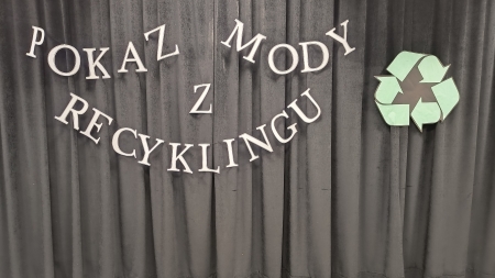POKAZ MODY Z RECYKLINGU