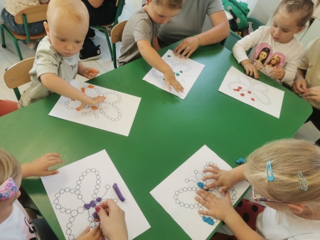 PIERWSZE KROKI W PRZEDSZKOLU-ZAJĘCIA ADAPTACYJNE